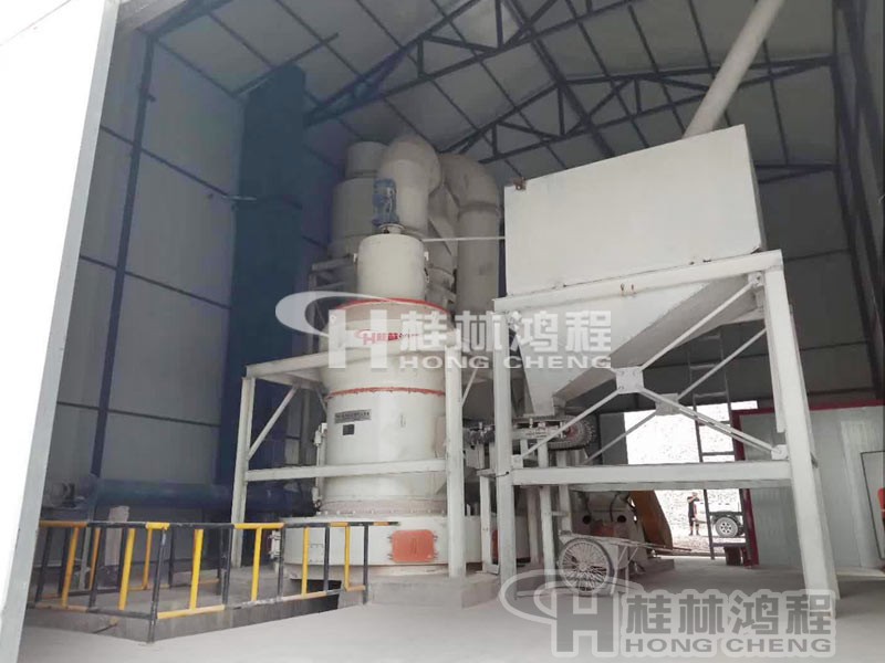 HC1700石灰石雷蒙磨粉機(jī)250目時(shí)產(chǎn)20噸北疆客戶現(xiàn)場(chǎng)圖片