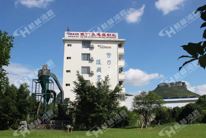 小型礦石磨粉機(jī)在哪里能買到？ 到桂林鴻程磨粉機(jī)生產(chǎn)基地